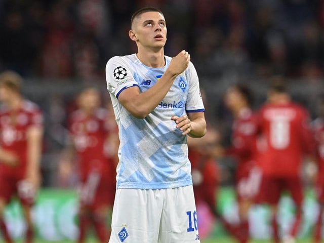 Everton have made a bid to sign Ukraine and Dynamo Kyiv left-back Vitaly Mykolenko. (Zorya Londonsk)
(Photo by CHRISTOF STACHE/AFP via Getty Images)