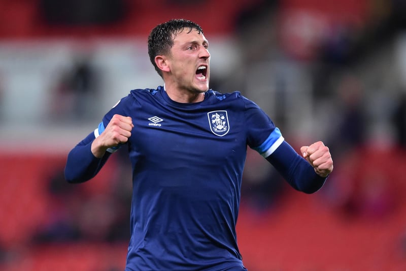 Ex-Bournemouth and Huddersfield Town made Tommy Elphick has announced his retirement from football at the age of 33. He made close to 400 appearances during his playing career, and helped three different clubs achieve promotion. (The 72)