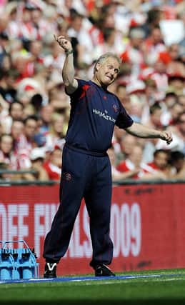 Sheffield United's Manager Kevin Blackwell gestures to unseen players during the Championship Play-off Final football match against Burnley at Wembley Stadium in London on May 25, 2009. AFP PHOTO / Adrian DENNIS