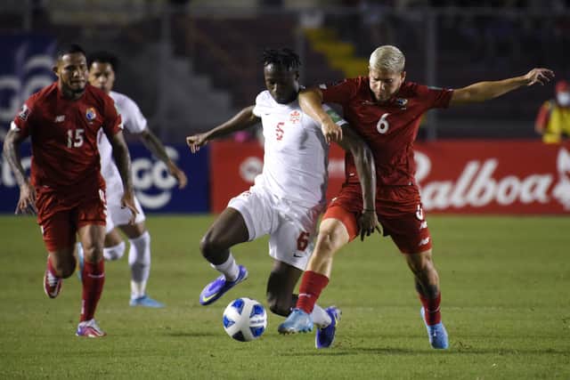 Ismael Kone of Canada fights for the ball with Christian Martínez of Panama (Guillermo Legaria/Getty Images)
