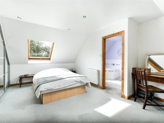 Principal bedroom.