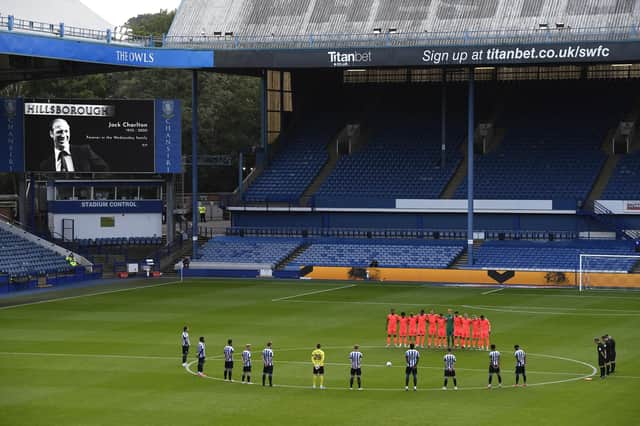 Sheffield Wednesday players line up for a minute's silence for former manager Jack Charlton