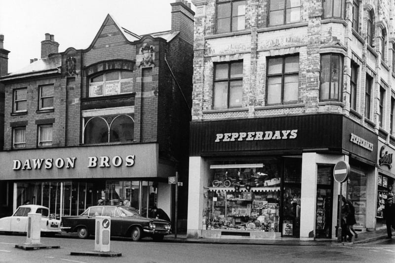1970's chesterfield. Pepperdays
