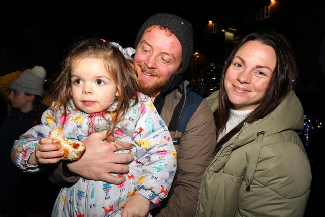 Jamie Hancock and Rebecca Ashton with their daughter, Rosie, 3. Emsworth Christmas lights switch on, St Peter's Square, Emsworth
Picture: Chris Moorhouse   (jpns 031221-40)