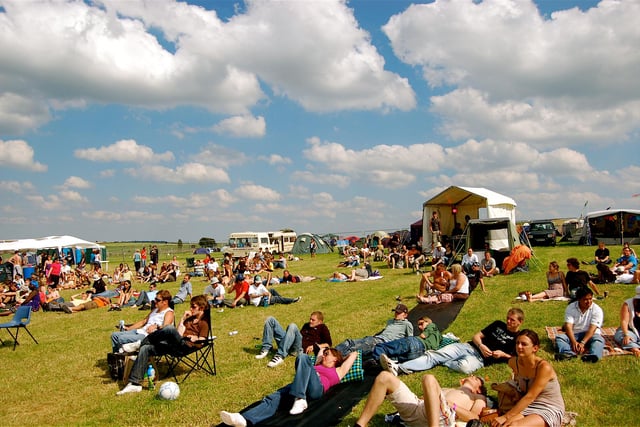 Festival goers relax in the sunshine at Y Not 2007