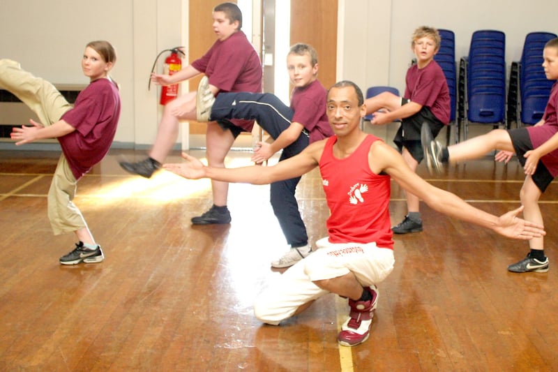 Peter Francis from Stomp with pupils Natasha Fulwood, Joshua Nadin, Darryl Pettit, Bradley Warsop and Tyler Bond are  put through their paces by Peter Francis from Stomp at a dance workshop in Deincourt School in 2009.