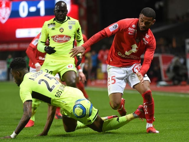 Burnley have launched an approach for Monaco winger Samuel Grandsir, who is on exploring ‘other opportunities’ following his loan spell at Stade Brestois. (Get France Football)