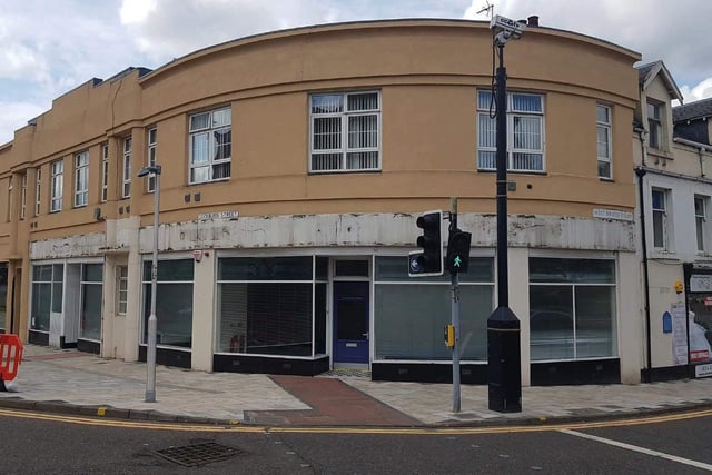 Flexible retail unit arranged over the ground floor of a two storey building on the western outskirts of the pedestrianised town centre - Offers over £150,000.