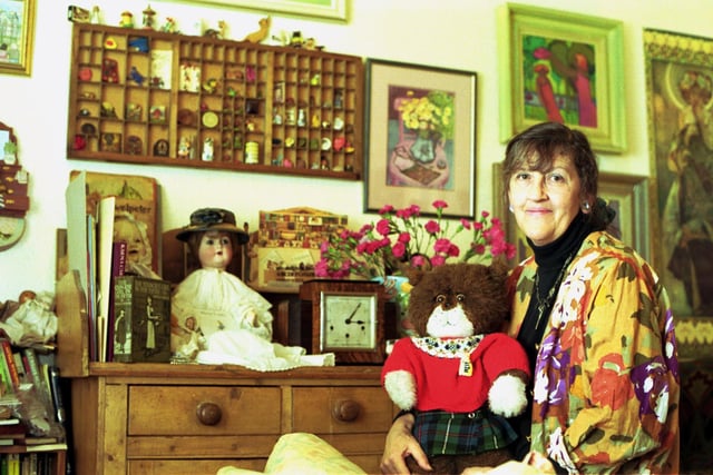 Edinburgh children's author Aileen Paterson at her home with Morningside Maisie the cat in November 1990.