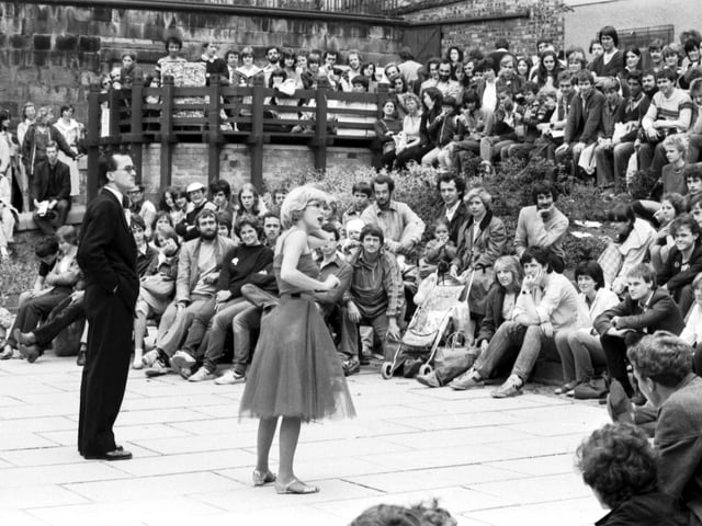 The Cliffhanger Theatre Company and Pookie Snack'n'burger brought Rockabilly Voodoo to the Edinburgh Festival Fringe in August 1981, playing to audiences outdoors at the children's playground behind the Fringe booking office.