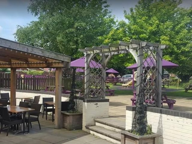 The Rufford in Mansfield offers a friendly Midland’s welcome to all those that stroll through its doors. Book a table in their beer garden this weekend by calling, 01623 623286.