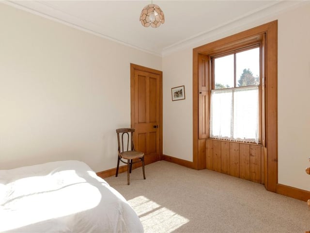Bedroom (former maid's room).