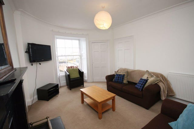 4 bed flat to rent - £2,800 pcm (£646 pw).