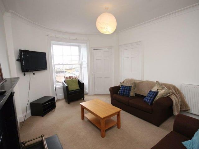 4 bed flat to rent - £2,800 pcm (£646 pw).