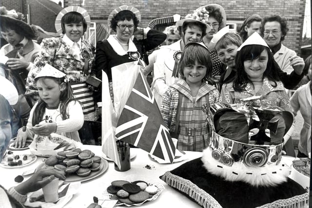 Street Party. Queen Elizabeth Silver Jubilee. Street Party in Ferras Close, Tinsley. 8 June 1977.