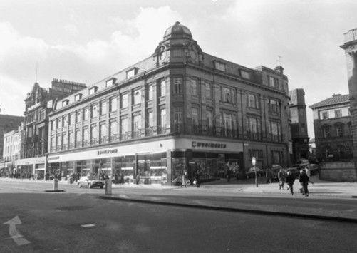 Woolworths first opened its iconic Princes Street store in March 1926, to much anticipation and excitement. The Princes Street Woolworths survived until 1984. Today, we now know the site of the old Woolworths store as the Apple Store.