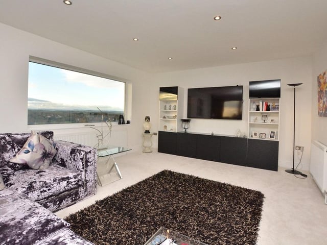 The cosy lounge is generous in size and enjoys far-reaching views out to the countryside.