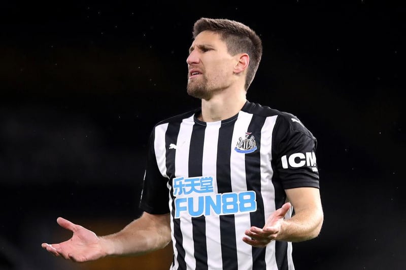 Newcastle plan to offer Federico Fernandez a new one-year contract but there is a potential stumbling block as the Argentine wants a two-year deal to keep him on Tyneside until he is 34. (The Sun via TBR)