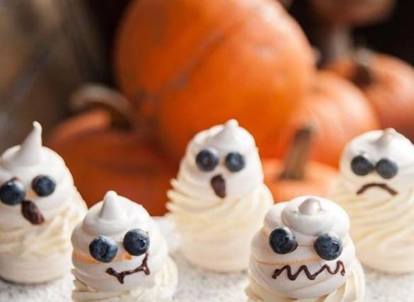 @walkersnurseries have found alternative ways to celebrate Halloween including these adorable little ghosts.