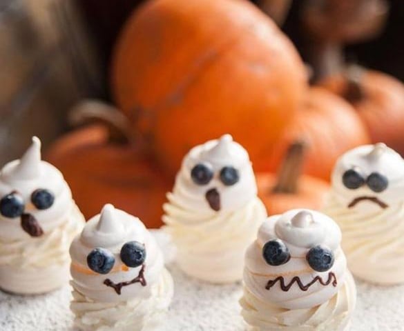 @walkersnurseries have found alternative ways to celebrate Halloween including these adorable little ghosts.
