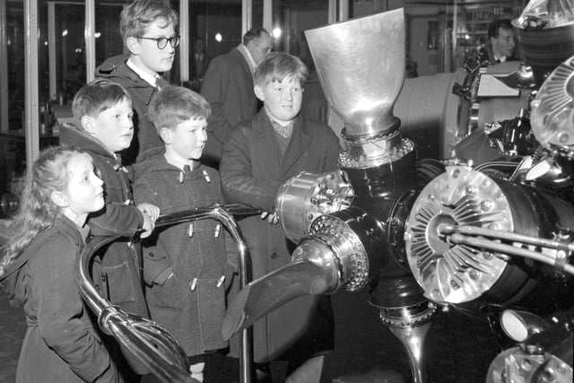 School children examine the Bristol Hercules aircraft engine at the Royal Museum of Scotland in April 1966.