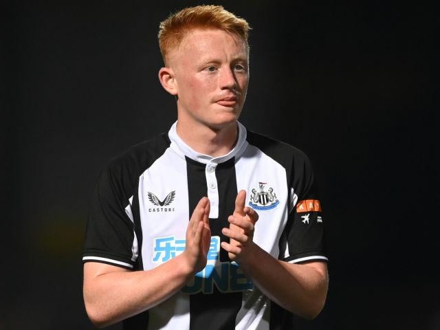 On for Shelvey 75: Had a couple of touches as Benfica pushed for a winner with the man advantage.