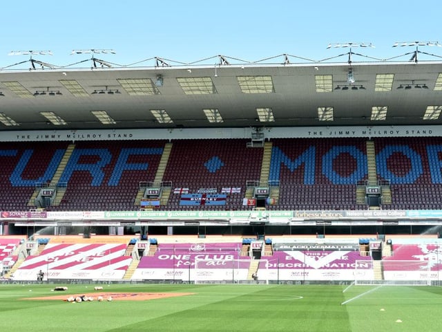 Burnley are closing in on Portatown’s Northern Ireland under-17 international Dane McCullough with talks at an advanced stage. (Football Insider)