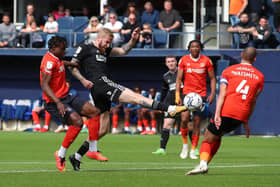 Oli McBurnie of Sheffield United takes a shot on goal against Luton Town: Simon Bellis / Sportimage