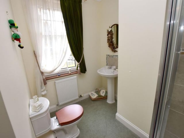 Bedroom 3 en-suite.