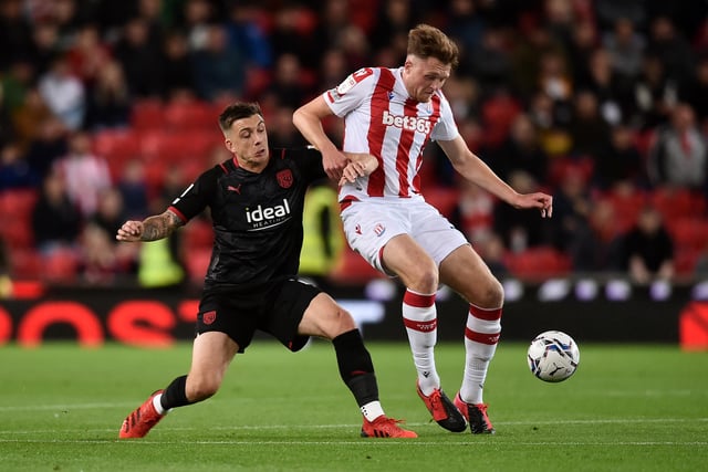 Everton are reportedly ready to fork out €24 million to secure Stoke City defender Harry Souttar in JAnuary. A host of Premier League clubs including Aston Villa and Tottenham Hotspur are interested in the centre-back. (Fichajes)
