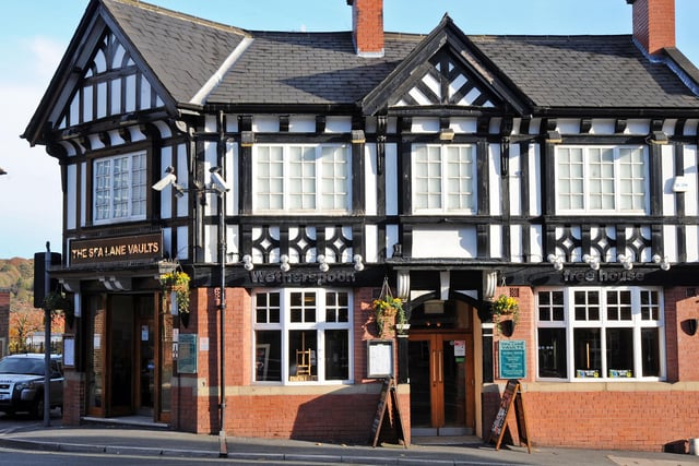 According to CAMRA, “it is the smaller of the two Wetherspoon pubs in town, close to the Crooked Spire. The interior is spacious and modern, divided into separate areas. It can get busy at weekends and on club nights. Music, sport TV and games machines feature.”