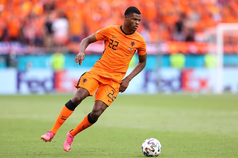 Everton have been named the odds-on favourites to sign PSV skipper Denzel Dumfries. The dynamic right-back impressed at Euro 2020 with the Netherlands, and is also a key target of Italian giants Inter, who won Serie A last season. (SkyBet)