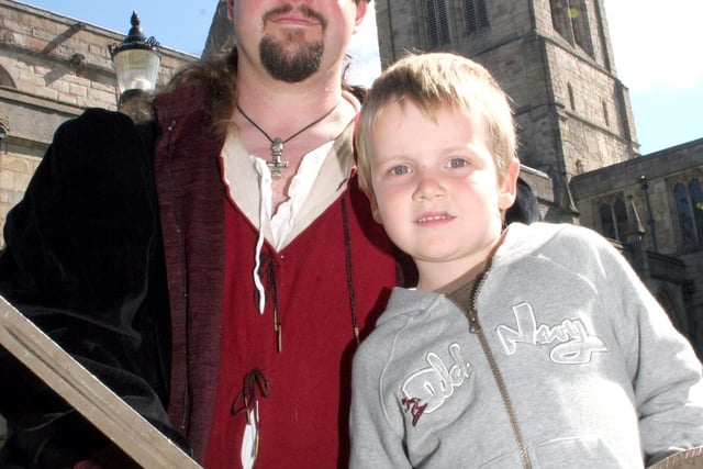 Chesterfield's Medieval Market 2007 Tom Burton aged 4 from tupton with simon Lee from the Thomas Stanley Retinue
