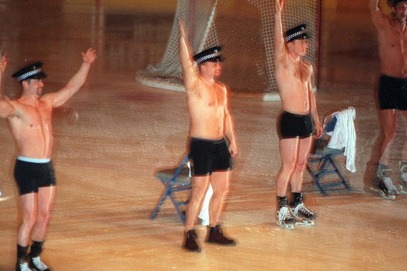 Steelers rehearsing  the Full Monty in 1998