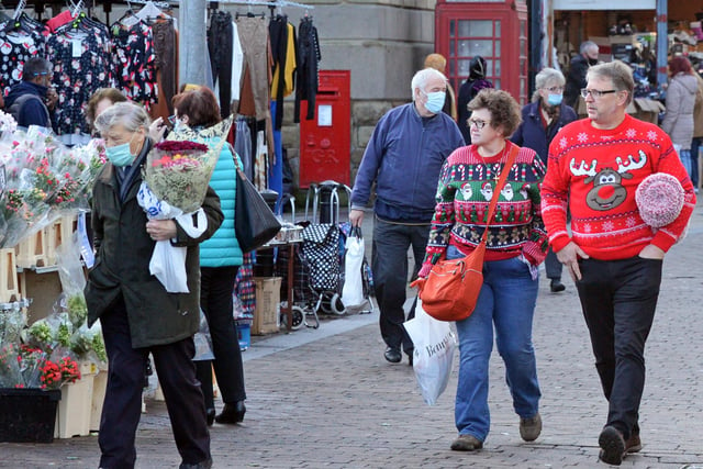 Christmas Shoppers pictured at the Market Place. Picture: NDFP-22-12-20-ChristmasShopping 7-NMSY
