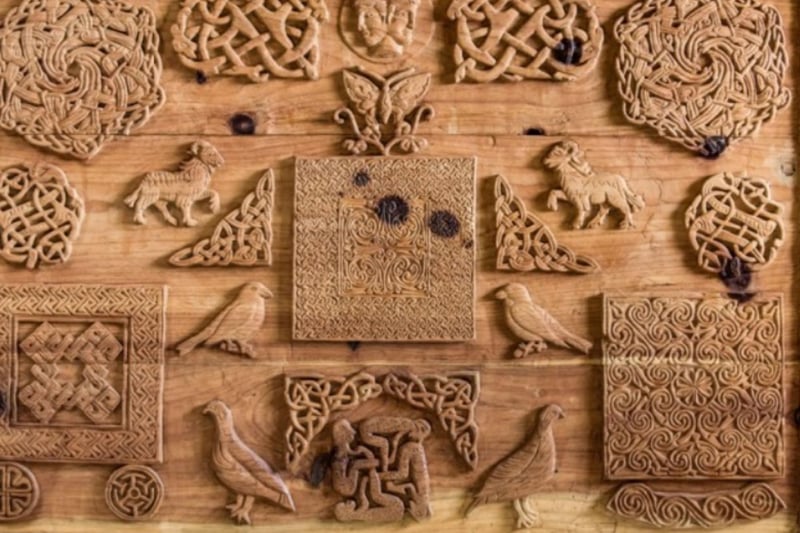 All the cabins contain artistic Himalayan-carved wooden furnishings.