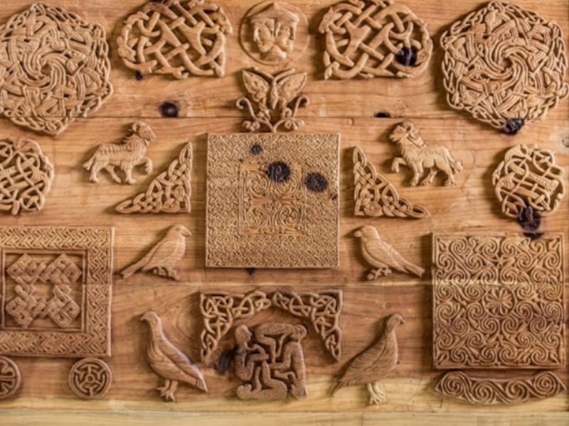 All the cabins contain artistic Himalayan-carved wooden furnishings.