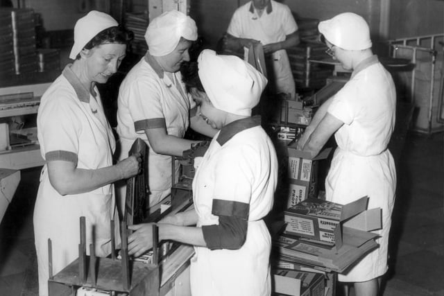 Shift workers in the packing section at George Bassett and Co.Ltd....May 19, 1965