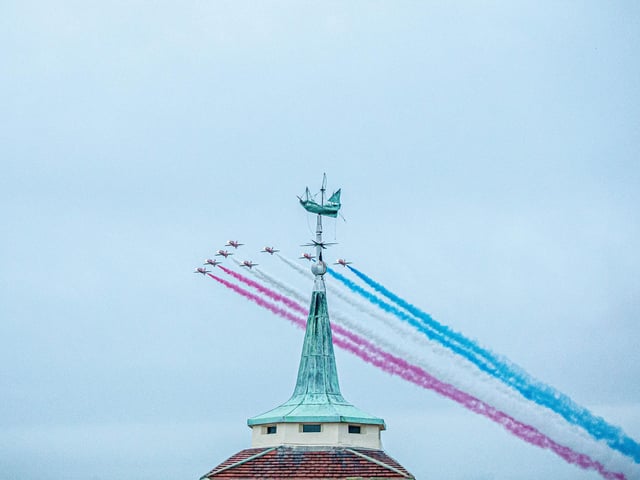 Red Arrows flying above Portsmouth Harbour on Wednesday 20th October 2021. Picture: Habibur Rahman