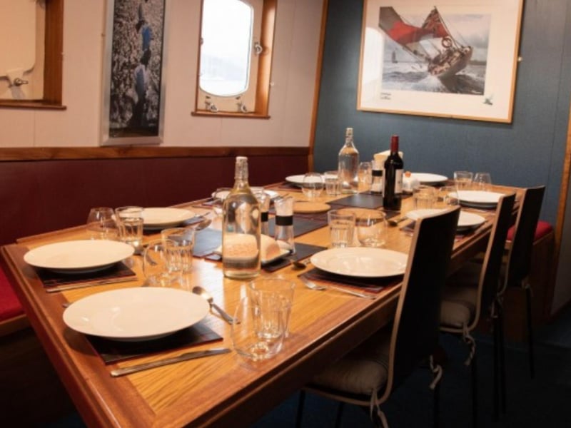 Everybody can enjoy dinner at the Captain's table.