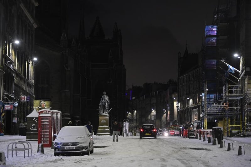 One resident caught the Royal Mile looking beautiful in the snow last night.