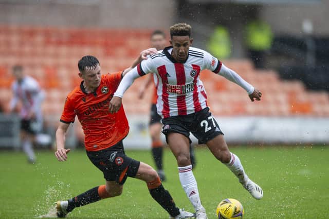 DUNDEE, SCOTLAND - AUGUST 25:  Dundee United's Kerr Smith (L) and Callum Robinson of Sheffield United in action during a friendly match between Dundee Utd and Sheffield United at Tannadice,  on August 25, 2020, in Dundee, Scotland. (Photo by Mark Scates / SNS Group)