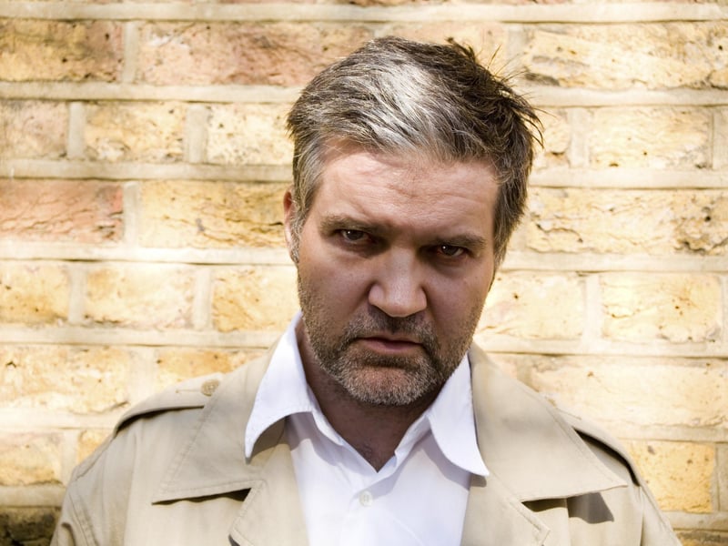 Studied philosophy and English at the University of Glasgow. Best known as the frontman of Lloyd Cole and the Commotions.