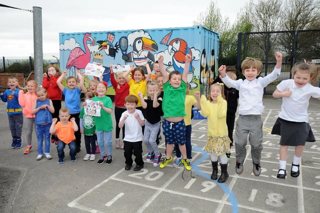 Pupils at the Tibshelf Infants and Nursery School showed their appreciation for new artwork in their playground done by Chesterfield graffiti artist Pete Barber, in 2017
