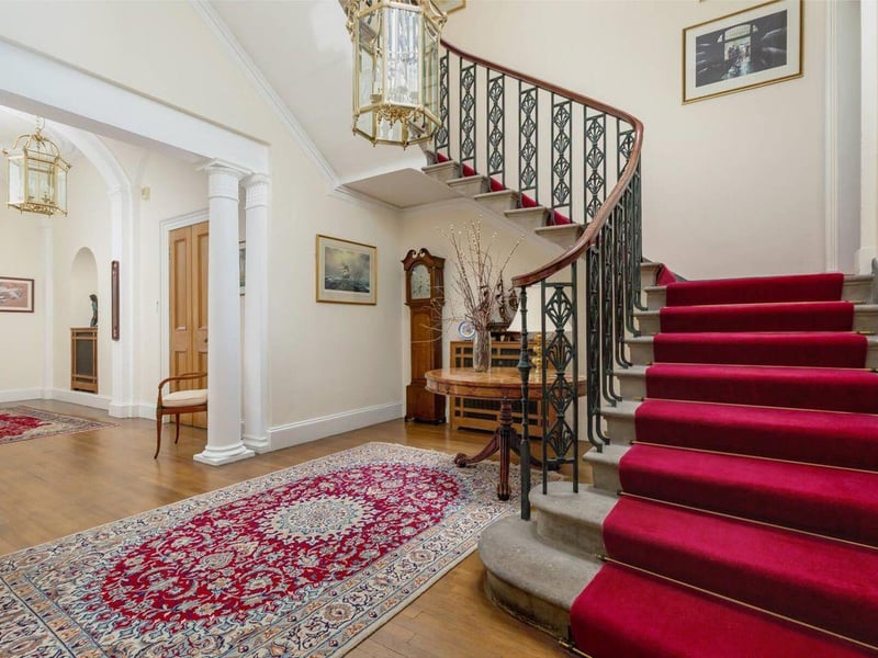 Entrance hall and staircase.