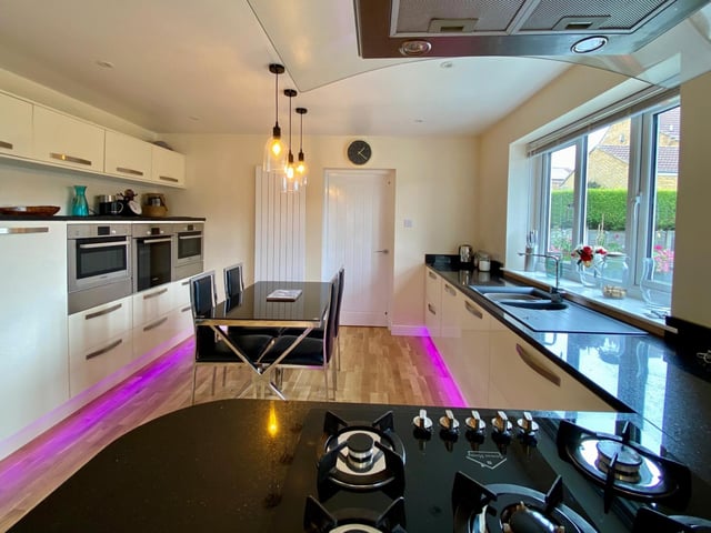 The kitchen/diner.
