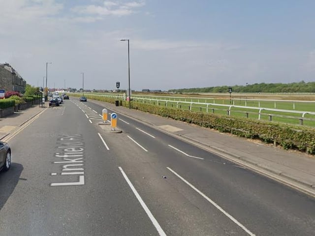 Bus lane on Linkfield Road between racecourse and Musselburgh High Street