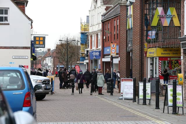 Reopening of non-essential shops after lifting of lockdown in West Street, Havant. Picture: Chris Moorhouse (021220-07)