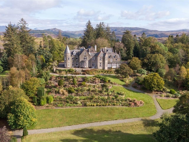 The garden also has an extensive rockery dating from the 1920s which slopes down to a croquet lawn below.