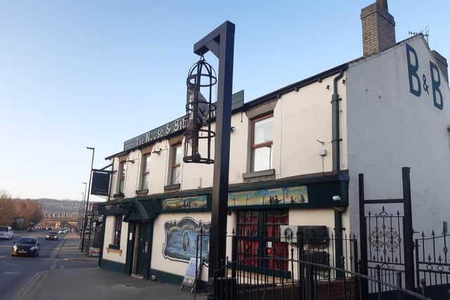 The Noose & Gibbet Inn on Broughton Lane in Attercliffe, Sheffield, takes its name from the tale of the notorious highwayman Spence Broughton, whose body was left hanging nearby on Attercliffe Common for more than 35 years as a warning to others